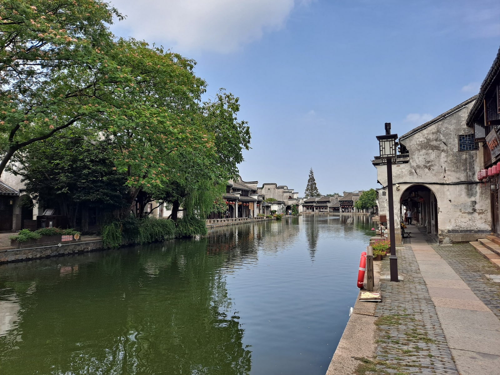 百间楼河道与两岸民居,2022年资料照片